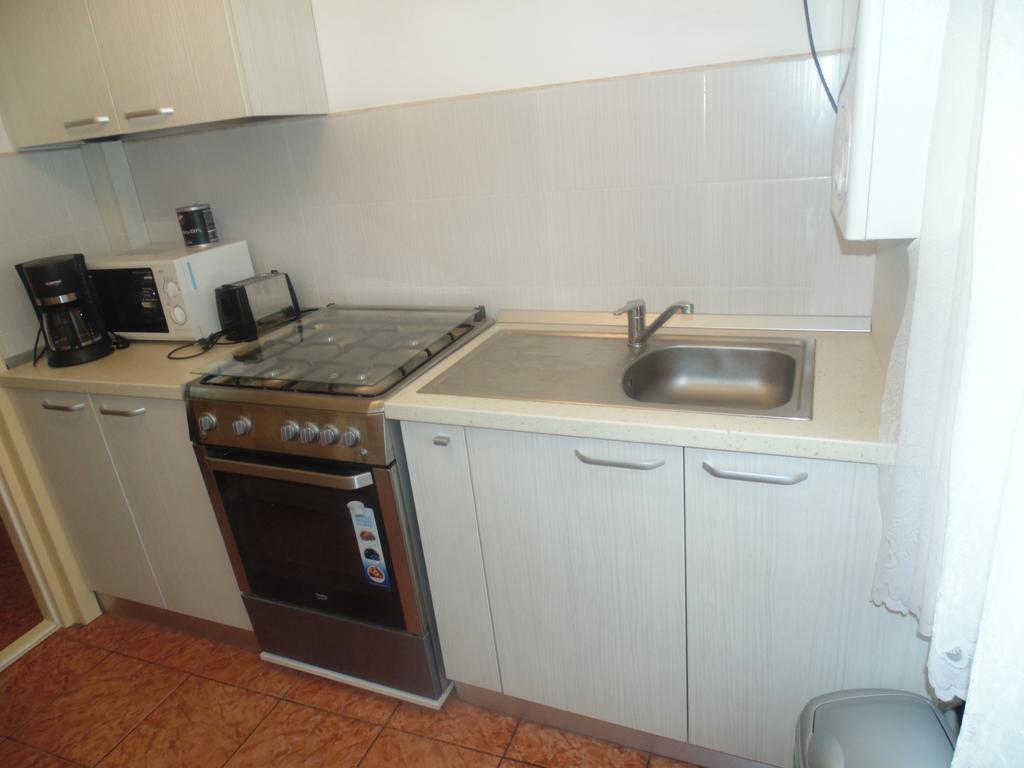 Lary Apartament Szucsáva Szoba fotó
